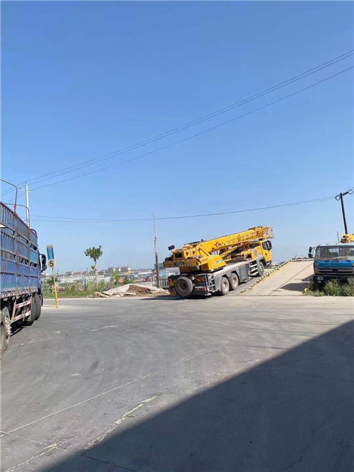 墨脱县25吨吊车的租赁价格大概是多少？